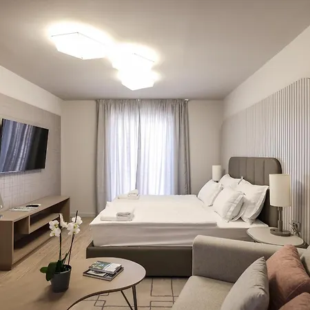 Arsenal Lofts דירה